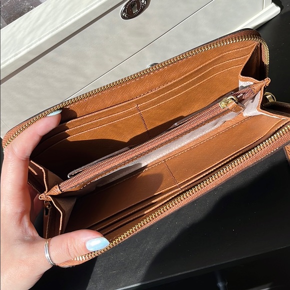 Michael Kors Wallet - Picture 4 of 4